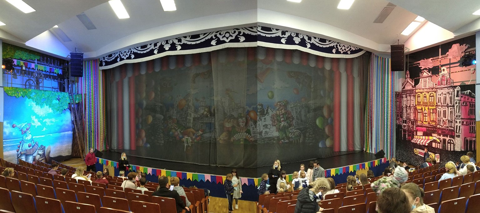 Зрительный зал театра "Гжель"